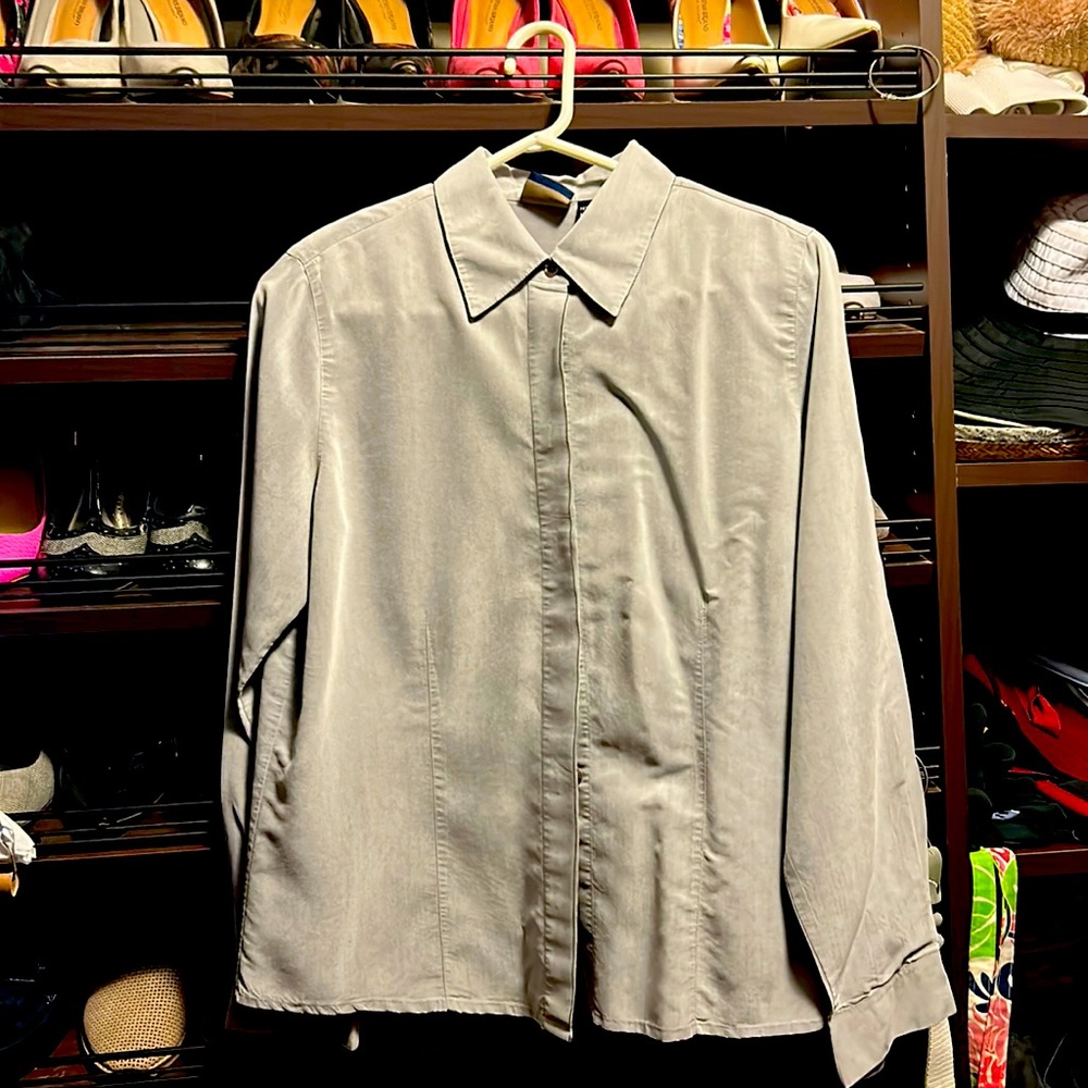 Woman’s Laura Scott gray long sleeve button up blouse.  Size 12